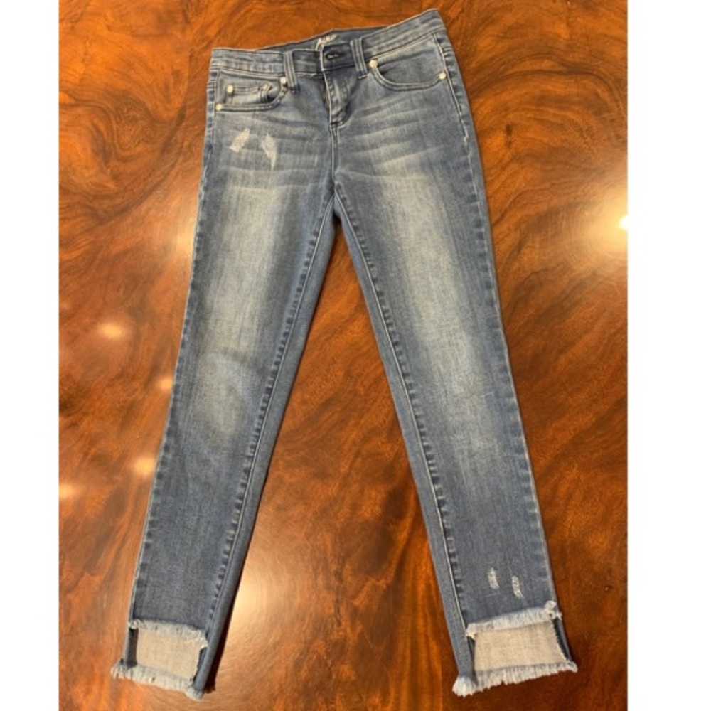 Blue fitted jeans